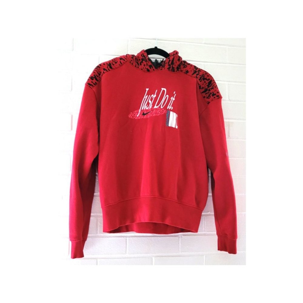 Pre-Owned Nike Pull Over Sweater, Slightly Used, Perfect Condition. Size XS. Red
